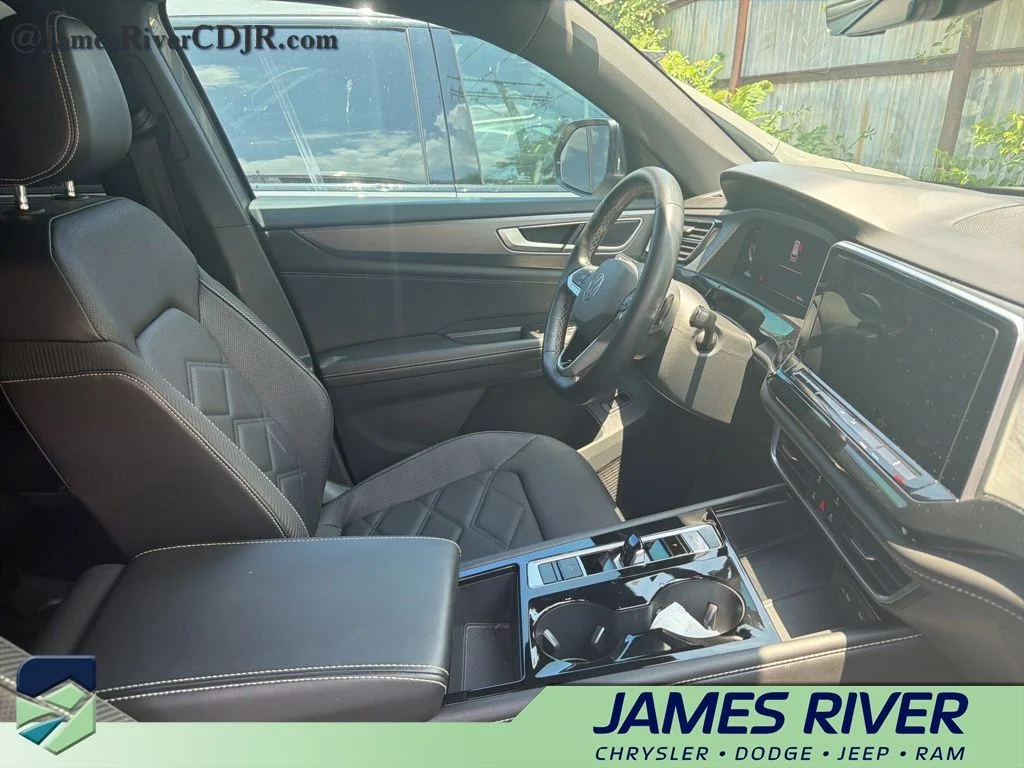 Used 2024 Gray Volkswagen 2.0T SE w/Technology image 2