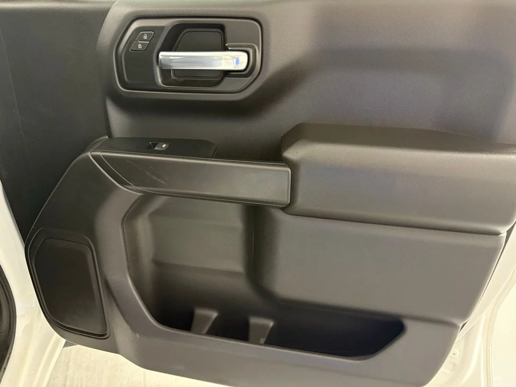 Used 2023 White Chevrolet Custom image 41