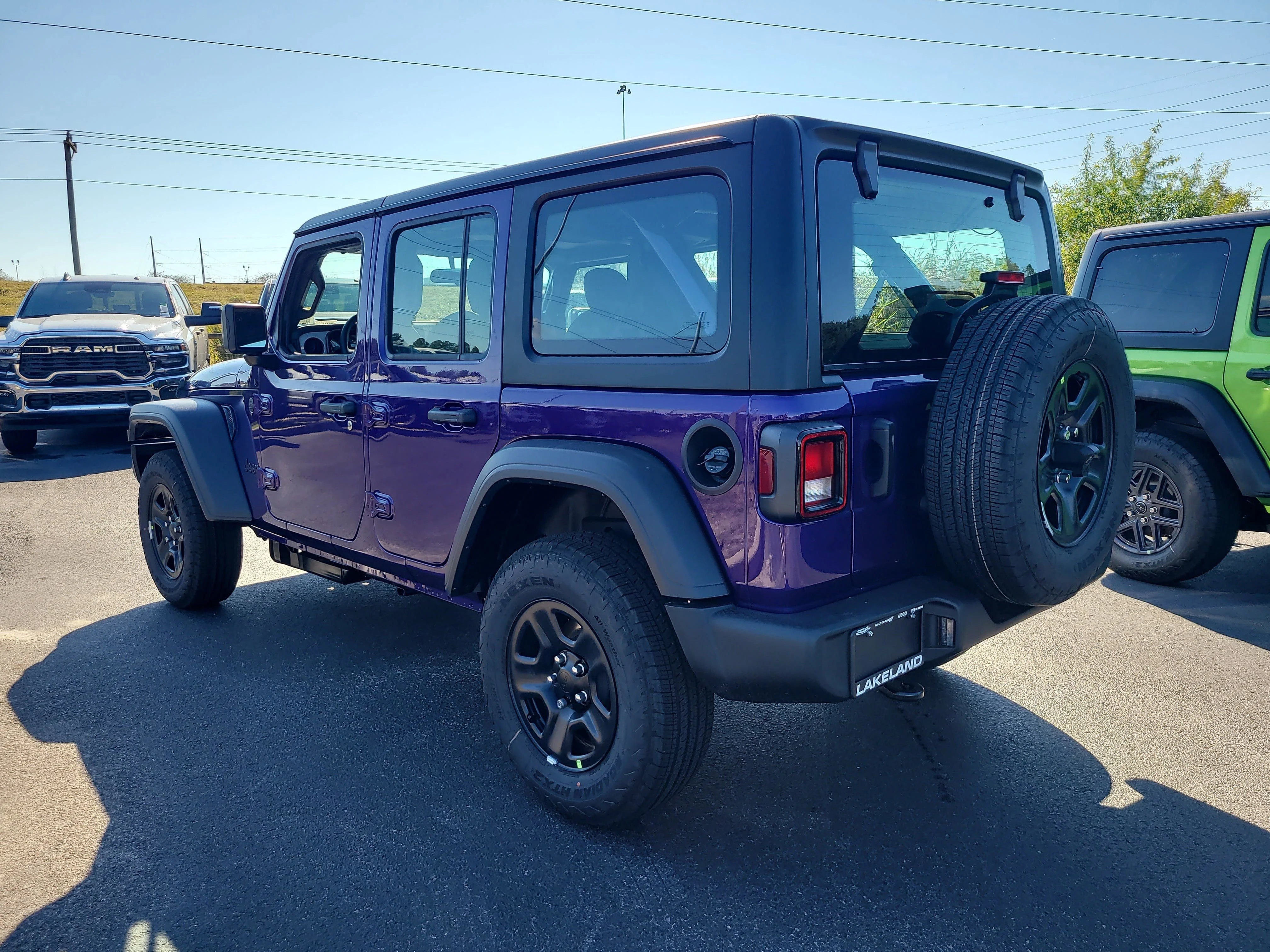New 2026 Reign Jeep Sport image 8