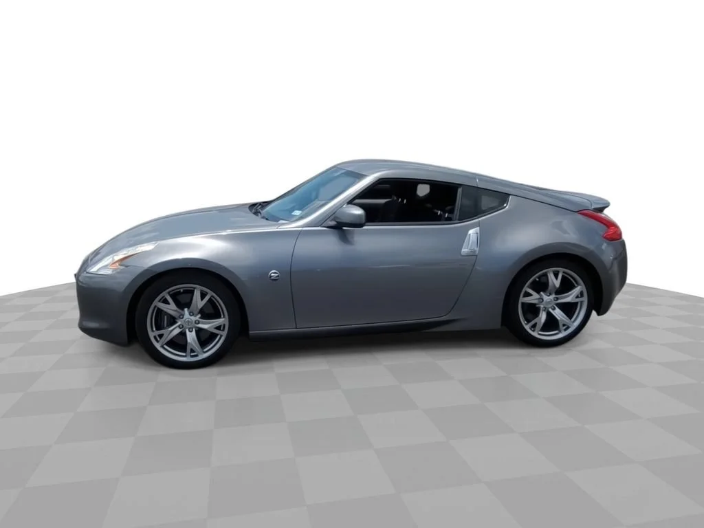 Used 2011 Gray Nissan 2dr Cpe Auto image 4