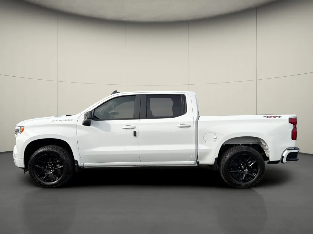 New 2026 Summit White Chevrolet RST image 4