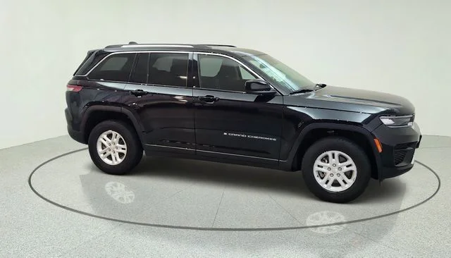 Used 2023 Black Jeep Laredo image 37