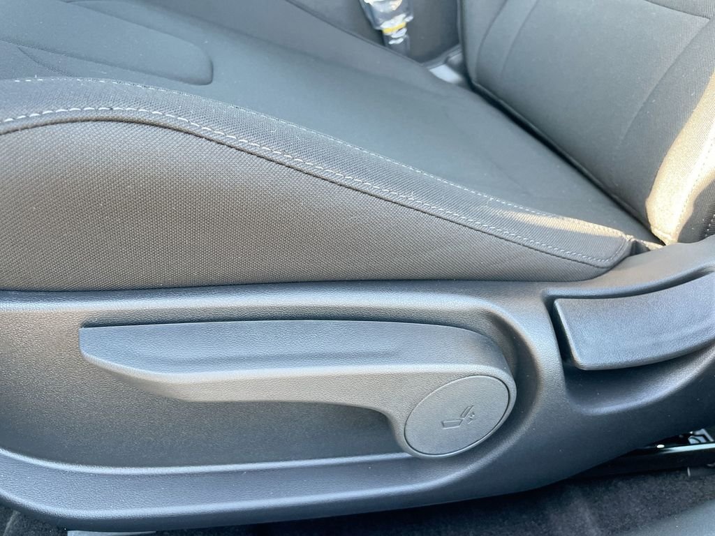 2025 Hyundai Elantra Blue - Photo 38