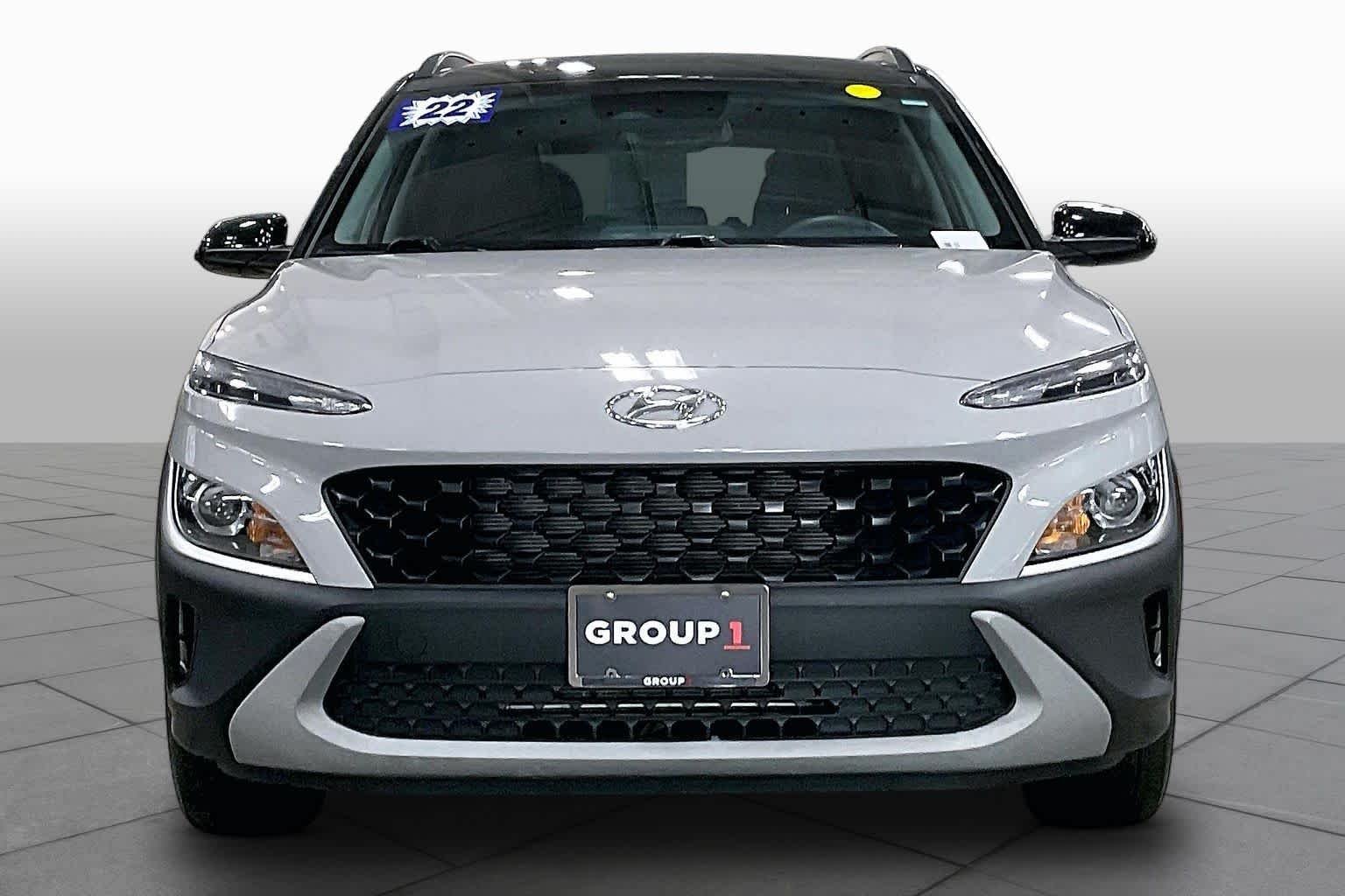 Used 2022 Cyber Silver w/Black Roof Hyundai SEL image 4