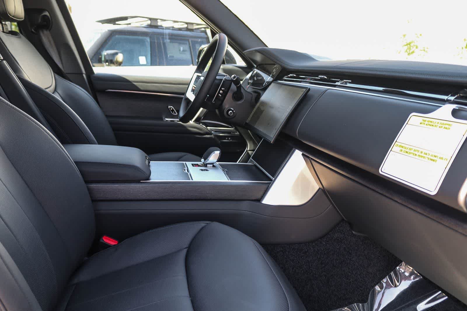 New 2026 Santorini Black Land Rover SE image 15