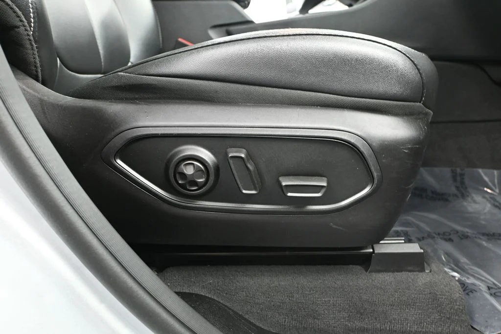 Used 2024 Silver Jeep 4xe image 42
