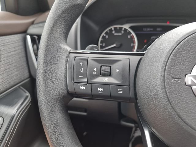 Used 2023 White Nissan SV image 29