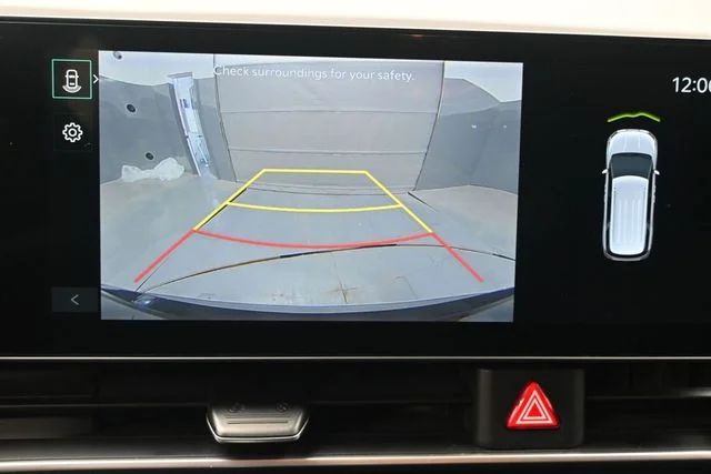 Certified Used 2025 Metal Kia LXS image 15