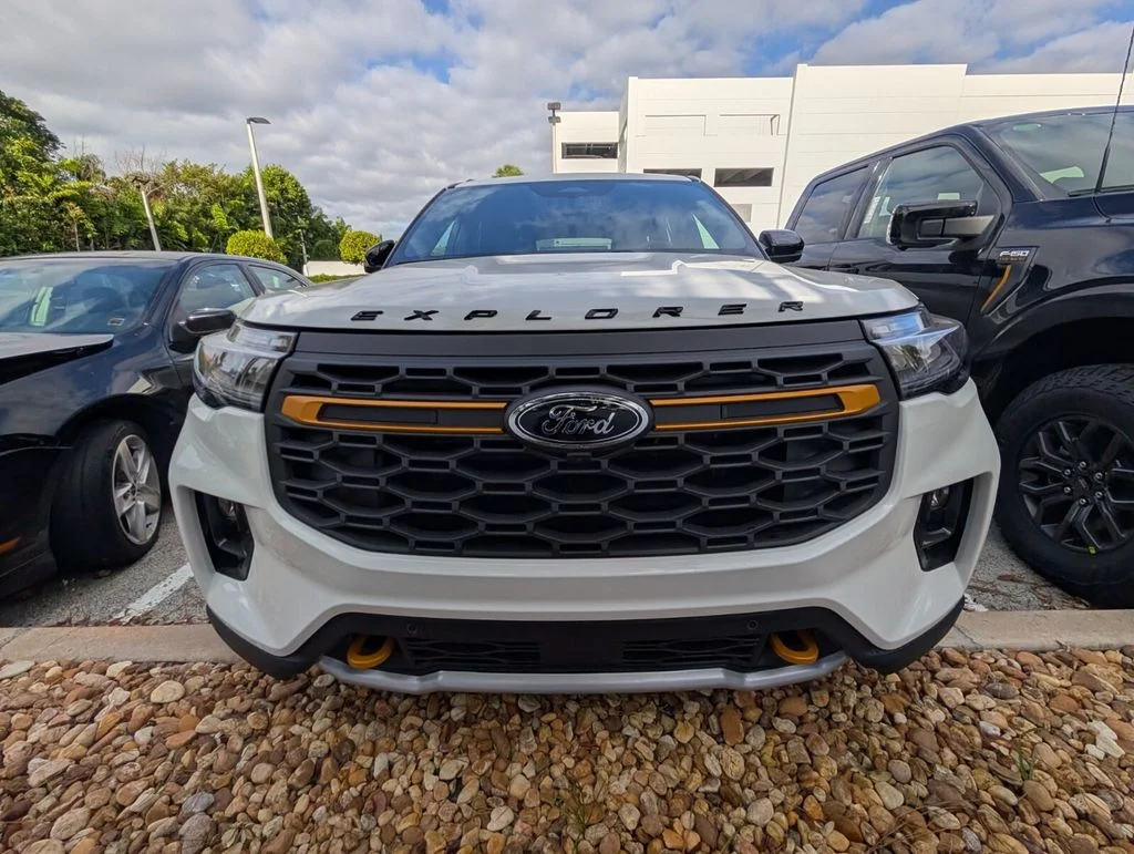 New 2026 White Ford Tremor image 2
