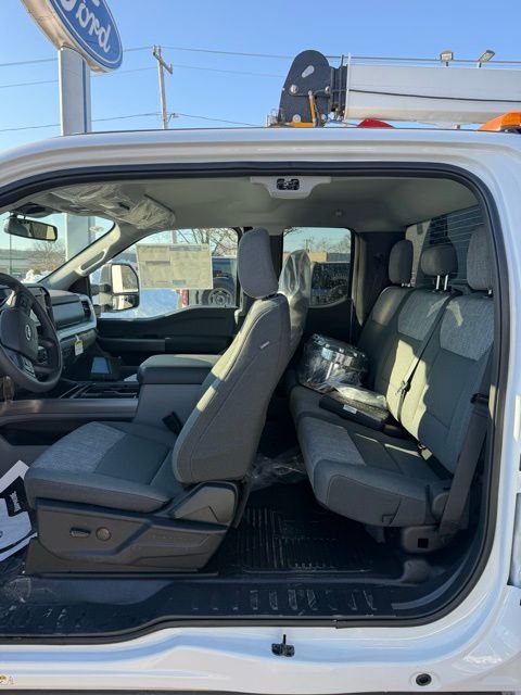 New 2026 Oxford White Ford F-550® XLT image 21