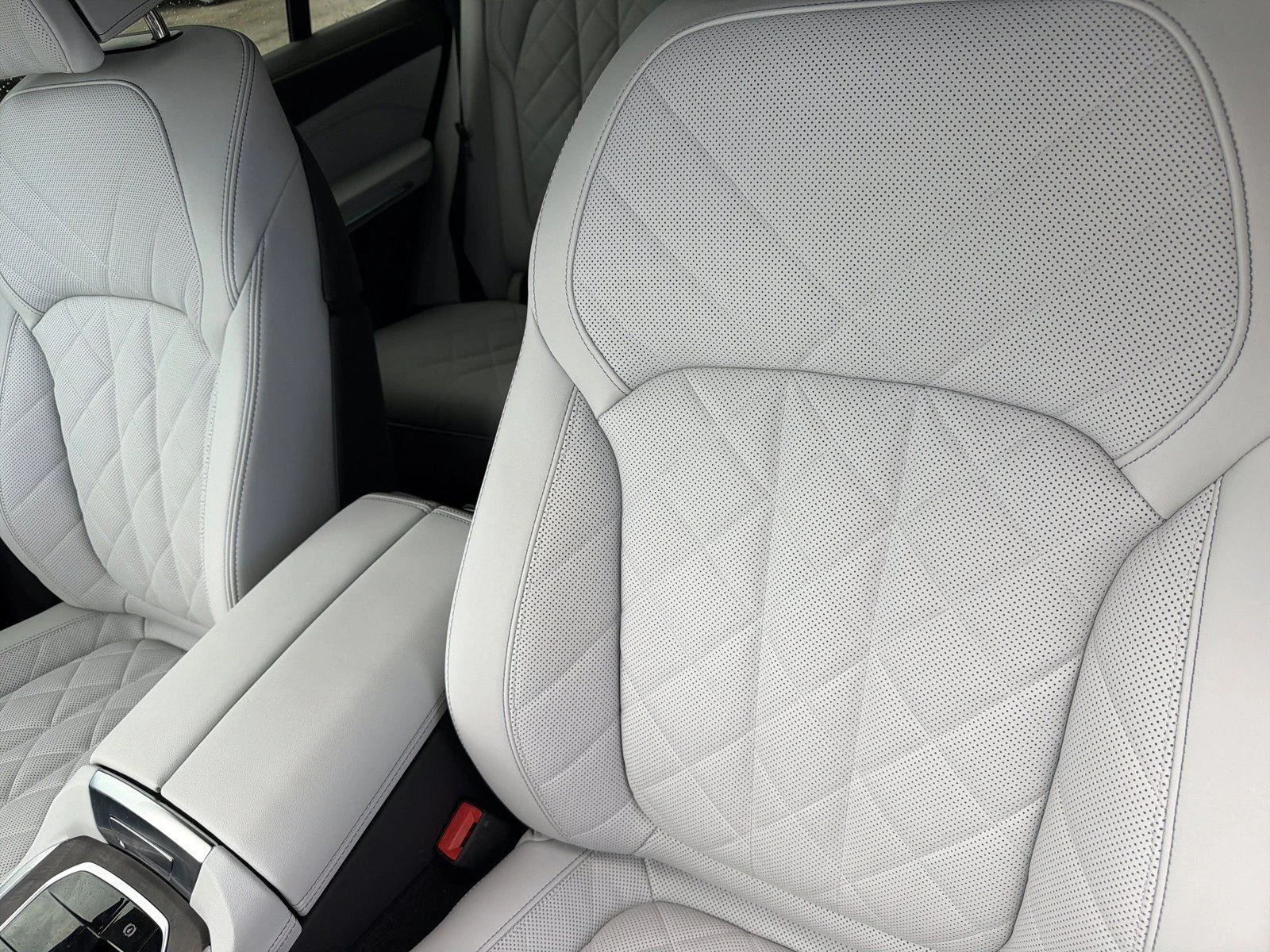 New 2026 Dravit Grey Metallic BMW sDrive40i image 25