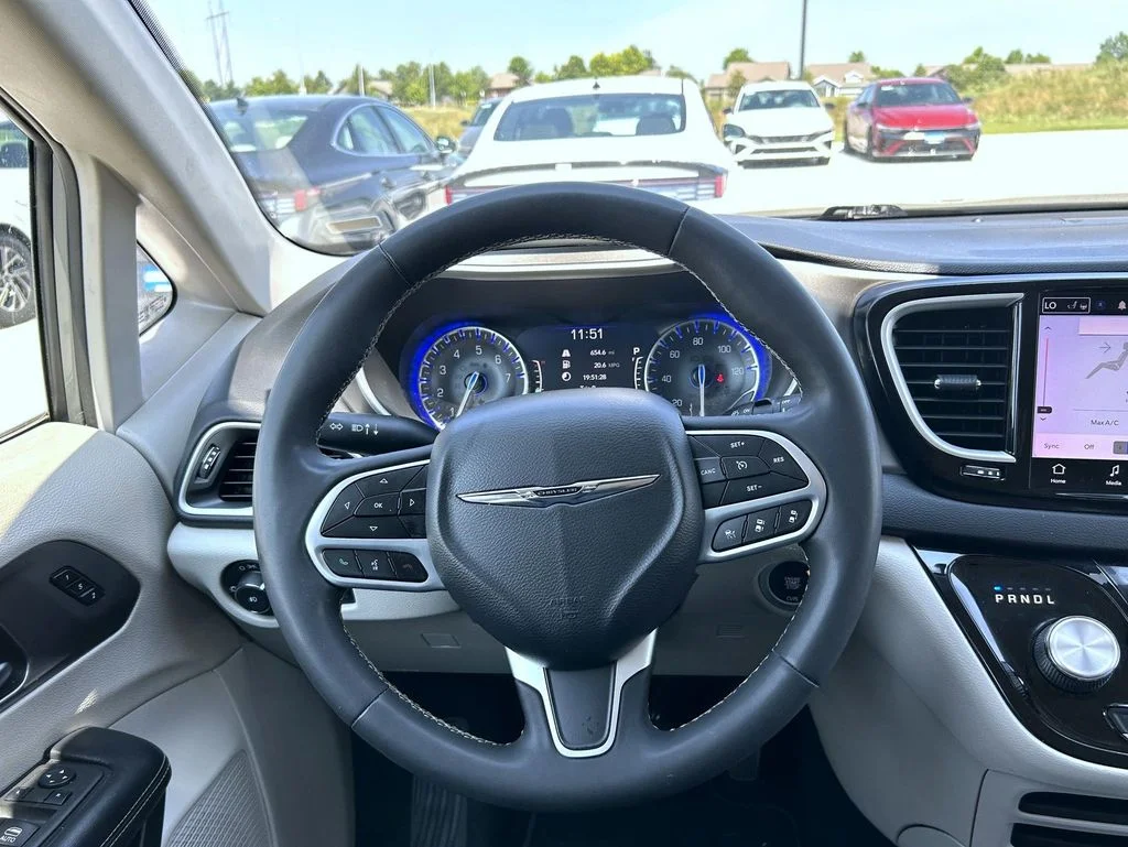 Used 2022 White Chrysler Touring L image 12