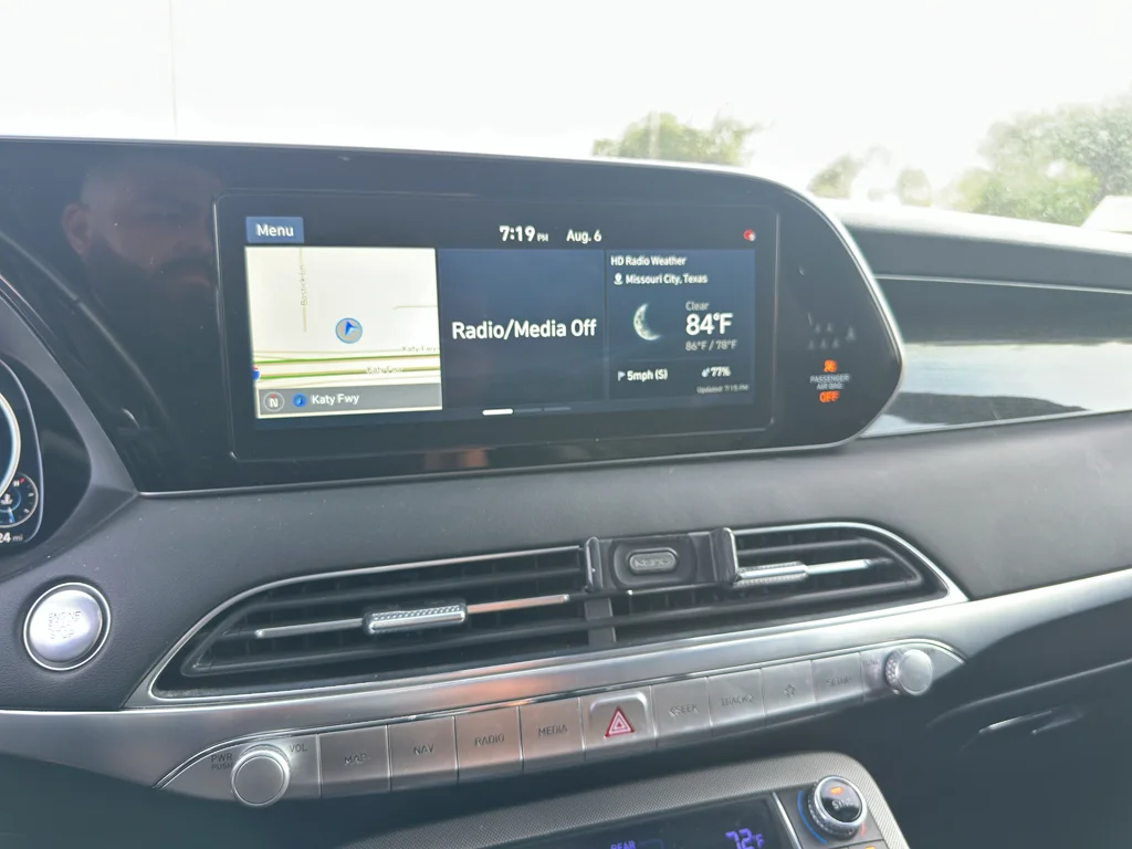 Used 2020 Hyper White Hyundai Limited image 12