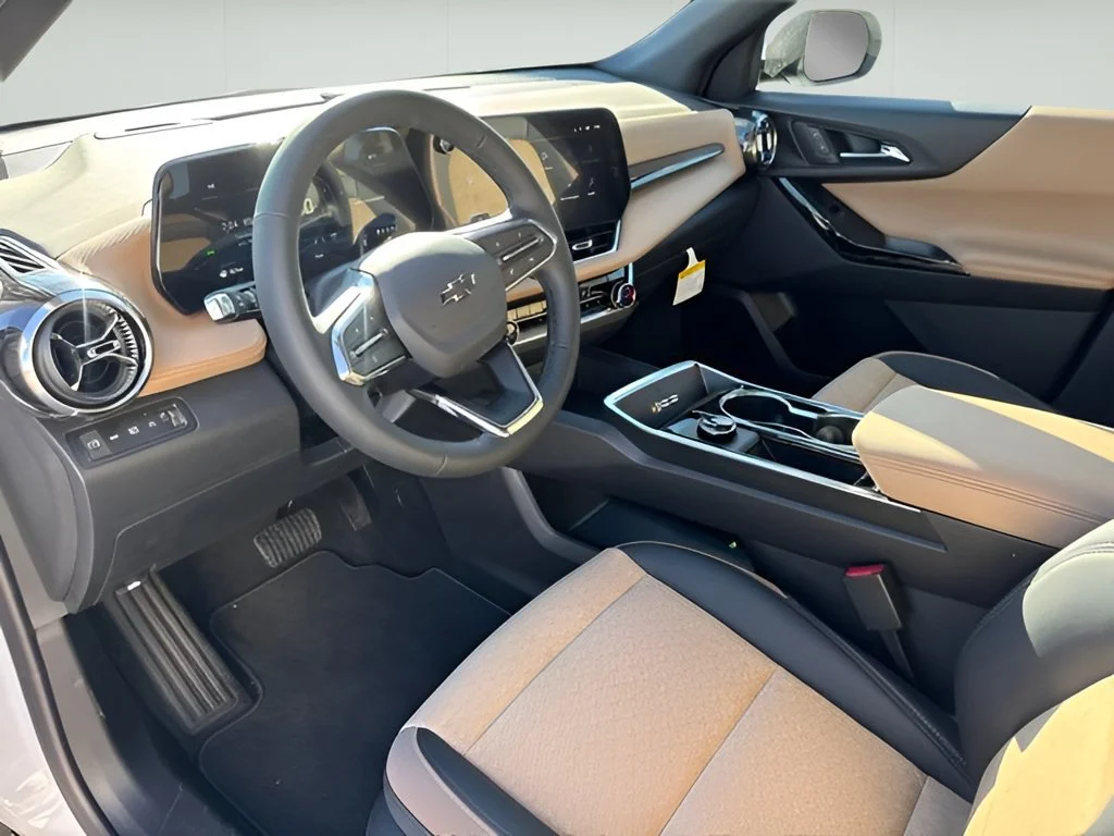 New 2027 Polar White Tricoat Chevrolet ACTIV image 8