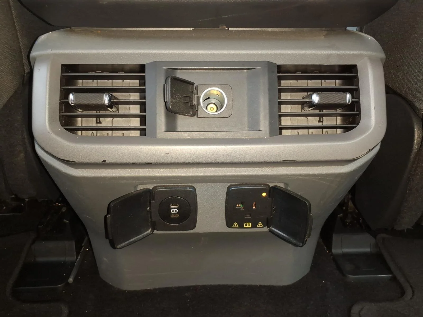 Used 2024 Agate Black Metallic Ford XLT image 25