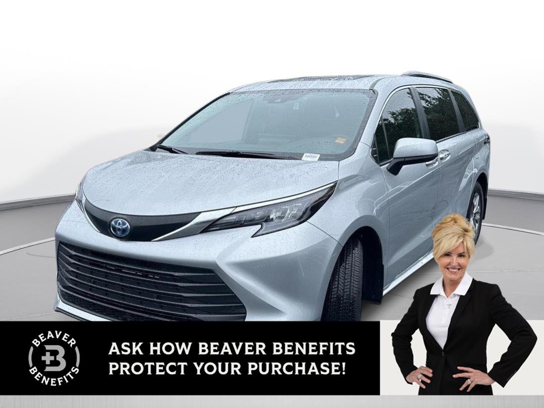2025 Toyota Sienna XLE 8-Passenger Hybrid FWD's photo