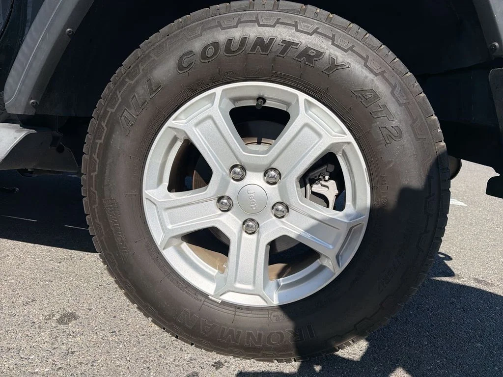 Used 2020 Black Jeep Sport S image 18
