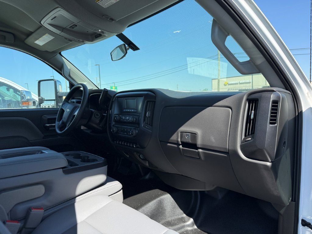 New 2024 Summit White Chevrolet Work Truck image 17