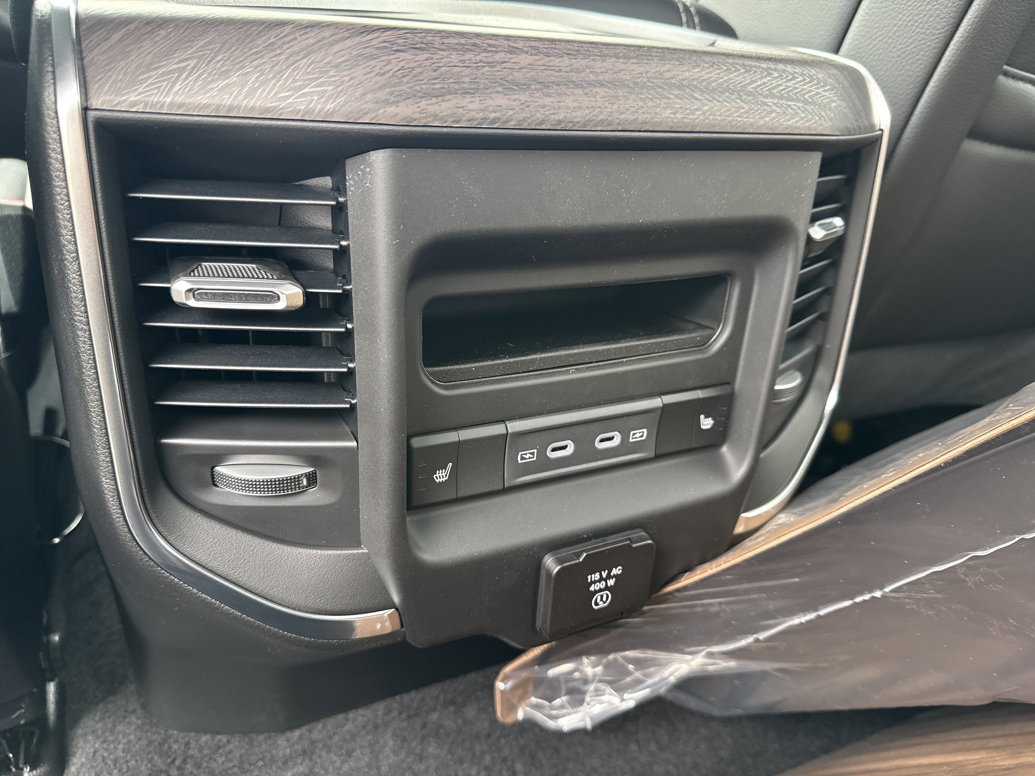 New 2026 Diamond Black Crystal Pearl-Coat Exterior Paint RAM Laramie image 24