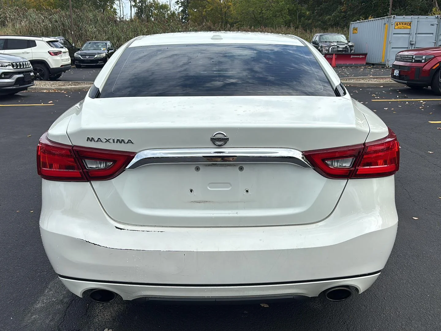 Used 2018 Pearl White Nissan S image 6