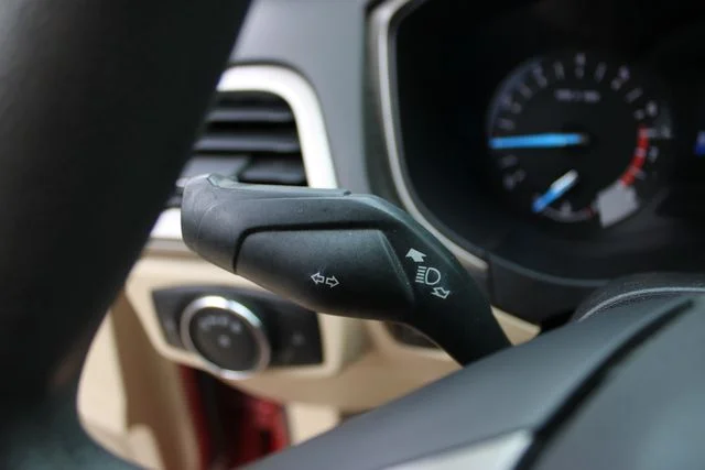 Used 2014 Red Ford SE image 4