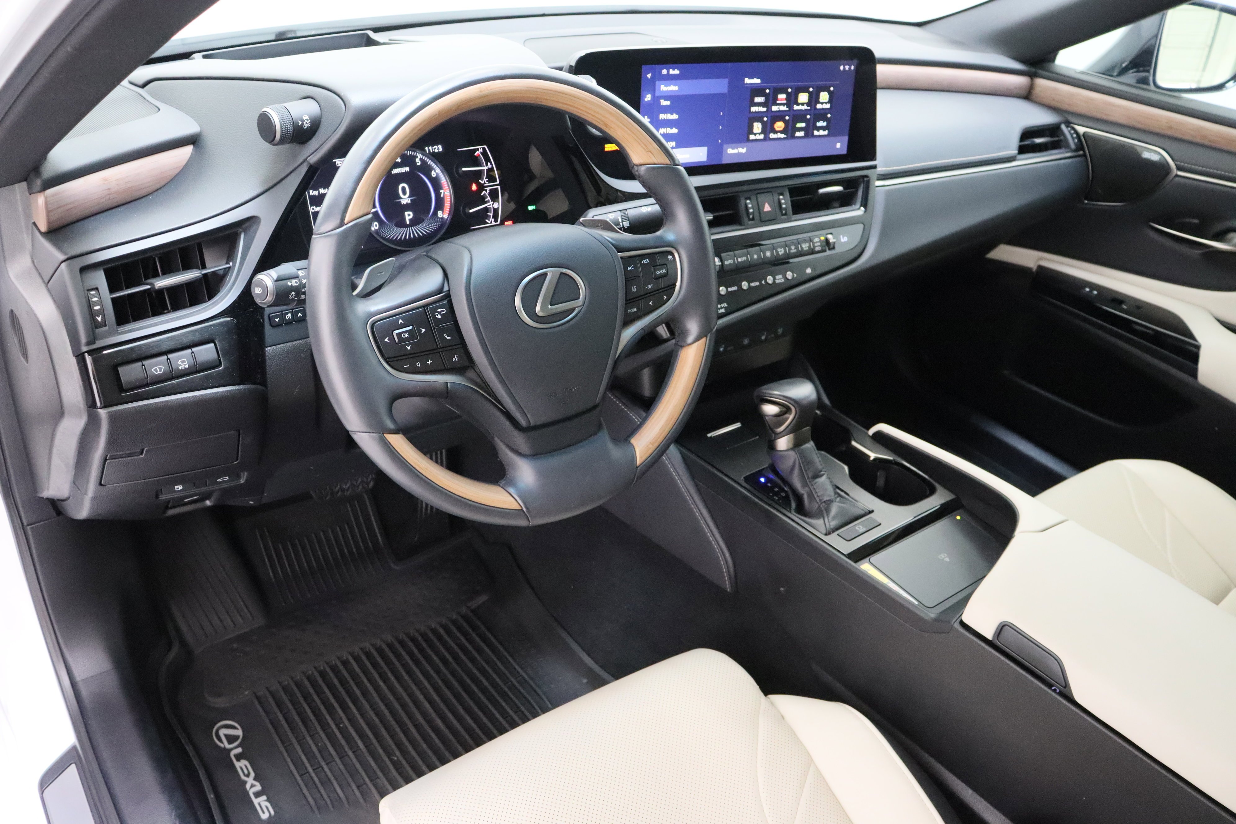 Used 2025 Eminent White Pearl Lexus ES 350 Ultra Luxury 3.5L image 13