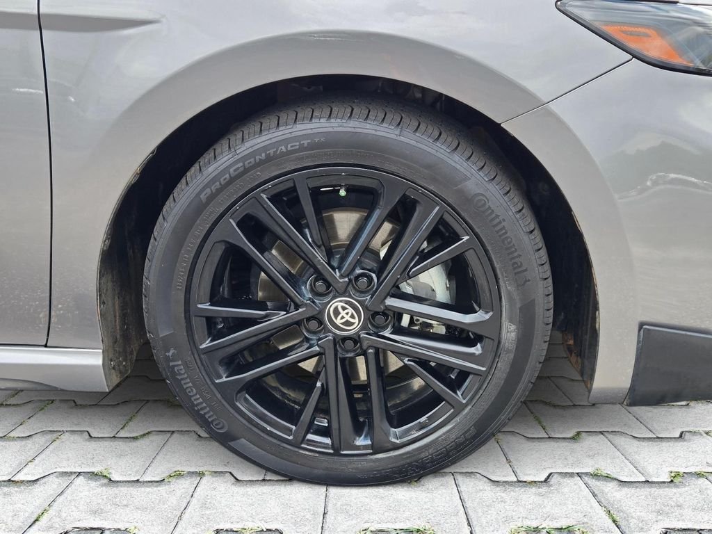 Used 2025  Toyota SE image 3