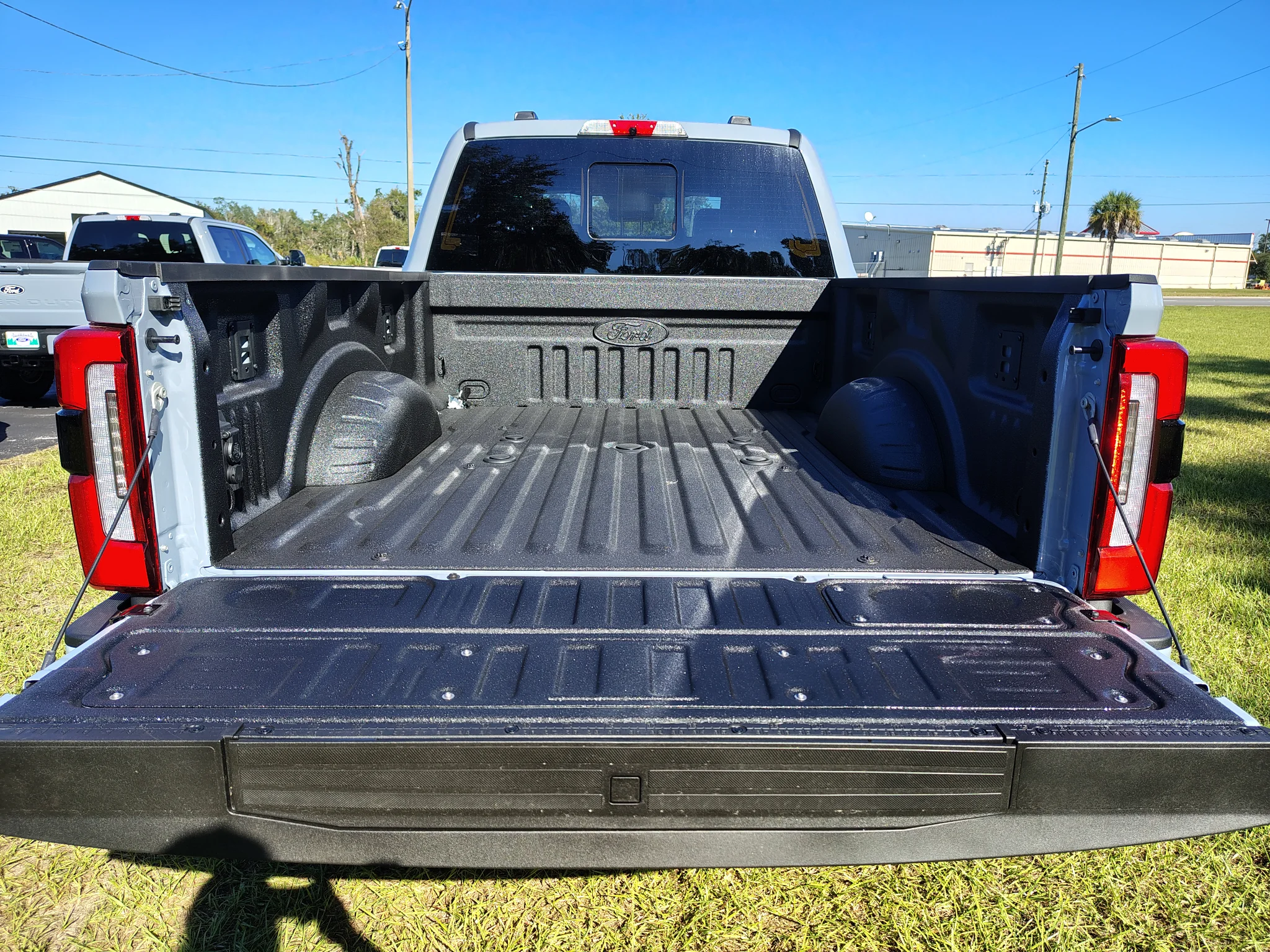 New 2027 Glacier Gray Metallic Tri-Coat Ford F-350® Platinum® image 5