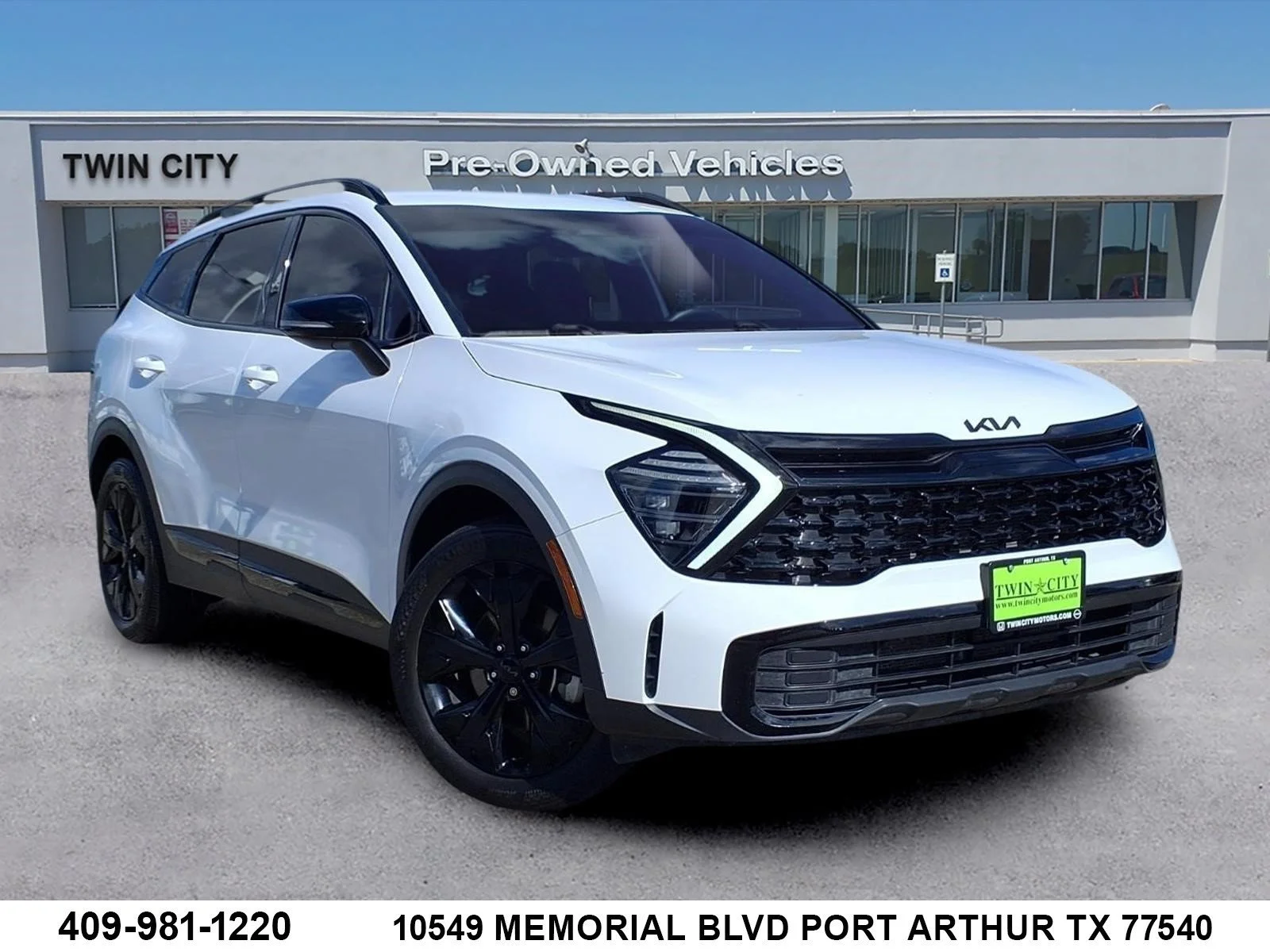 Certified Used 2025 White Kia X-Line image 1