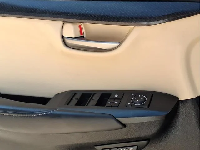Used 2016 White Lexus  image 15