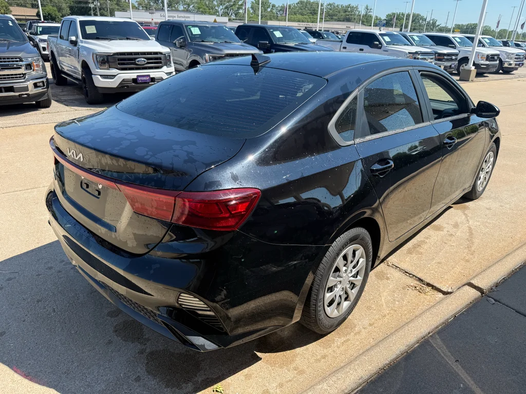 Used 2022 Aurora Black Kia FE image 10