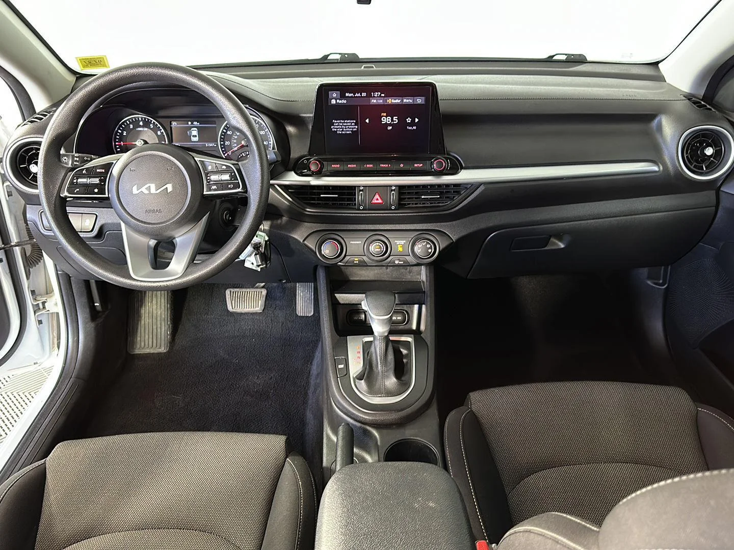 Used 2023 Snow White Pearl Kia LXS image 18