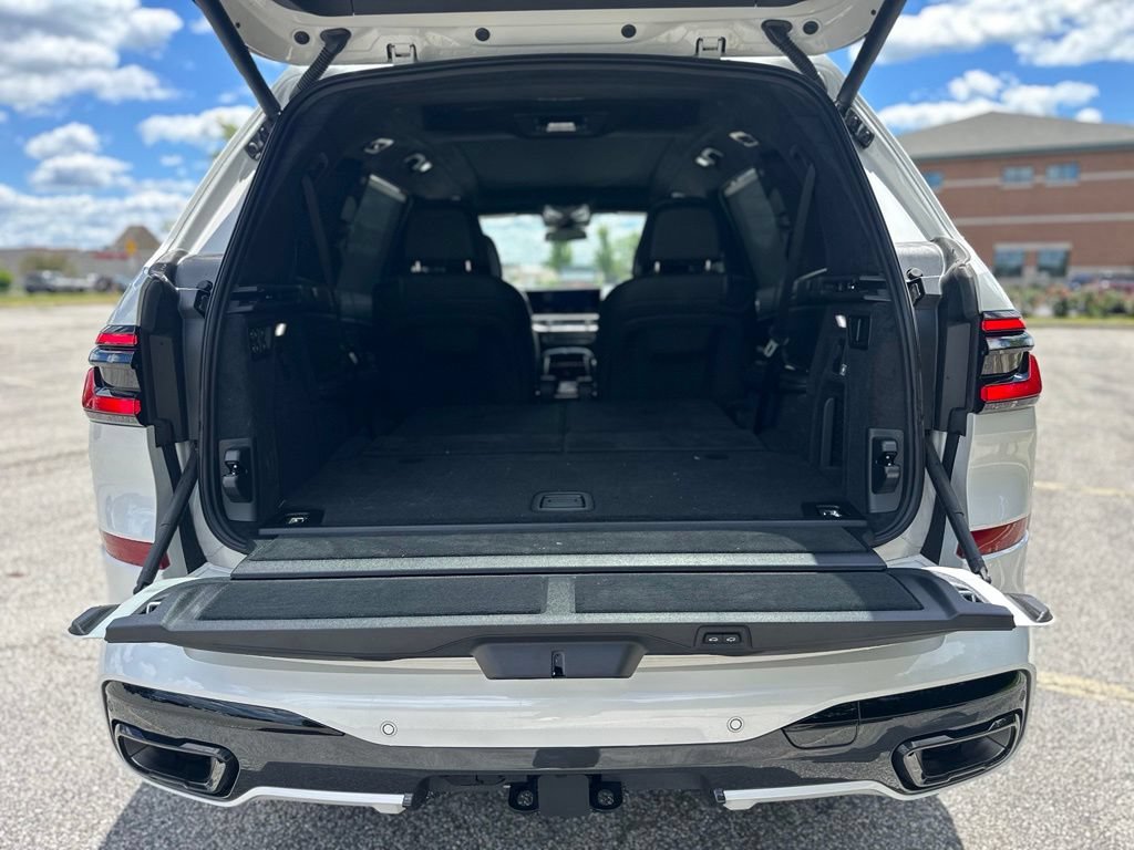New 2026 Mineral White Metallic BMW xDrive40i image 24