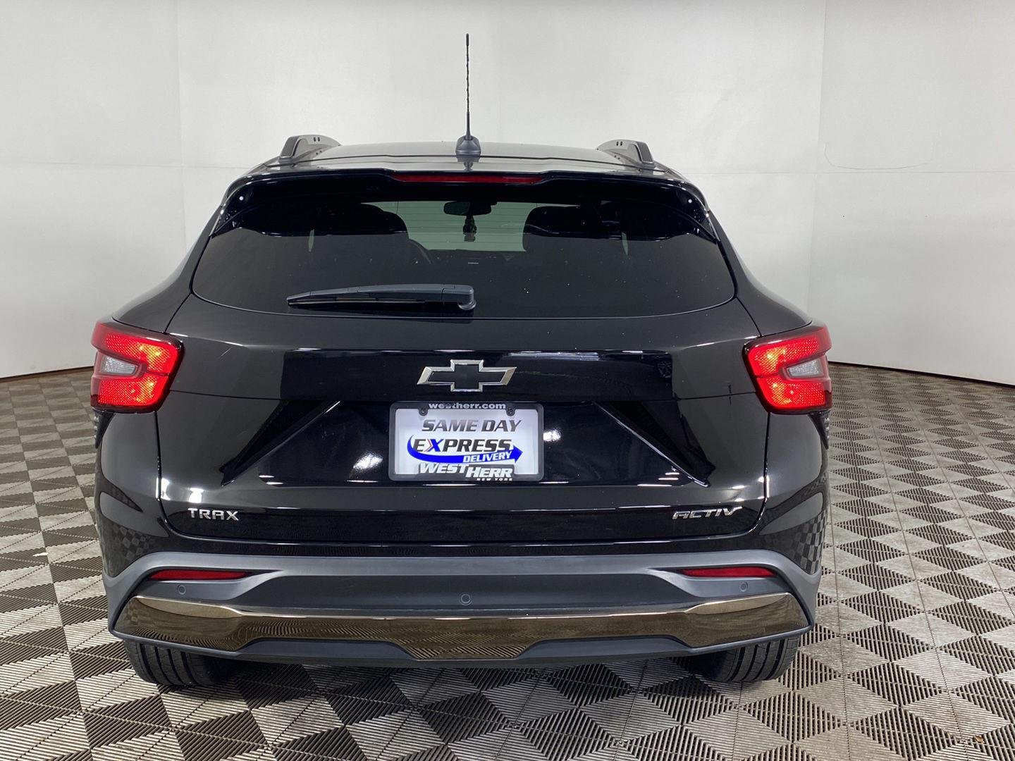 Used 2025 Mosaic Black Metallic Chevrolet ACTIV image 4