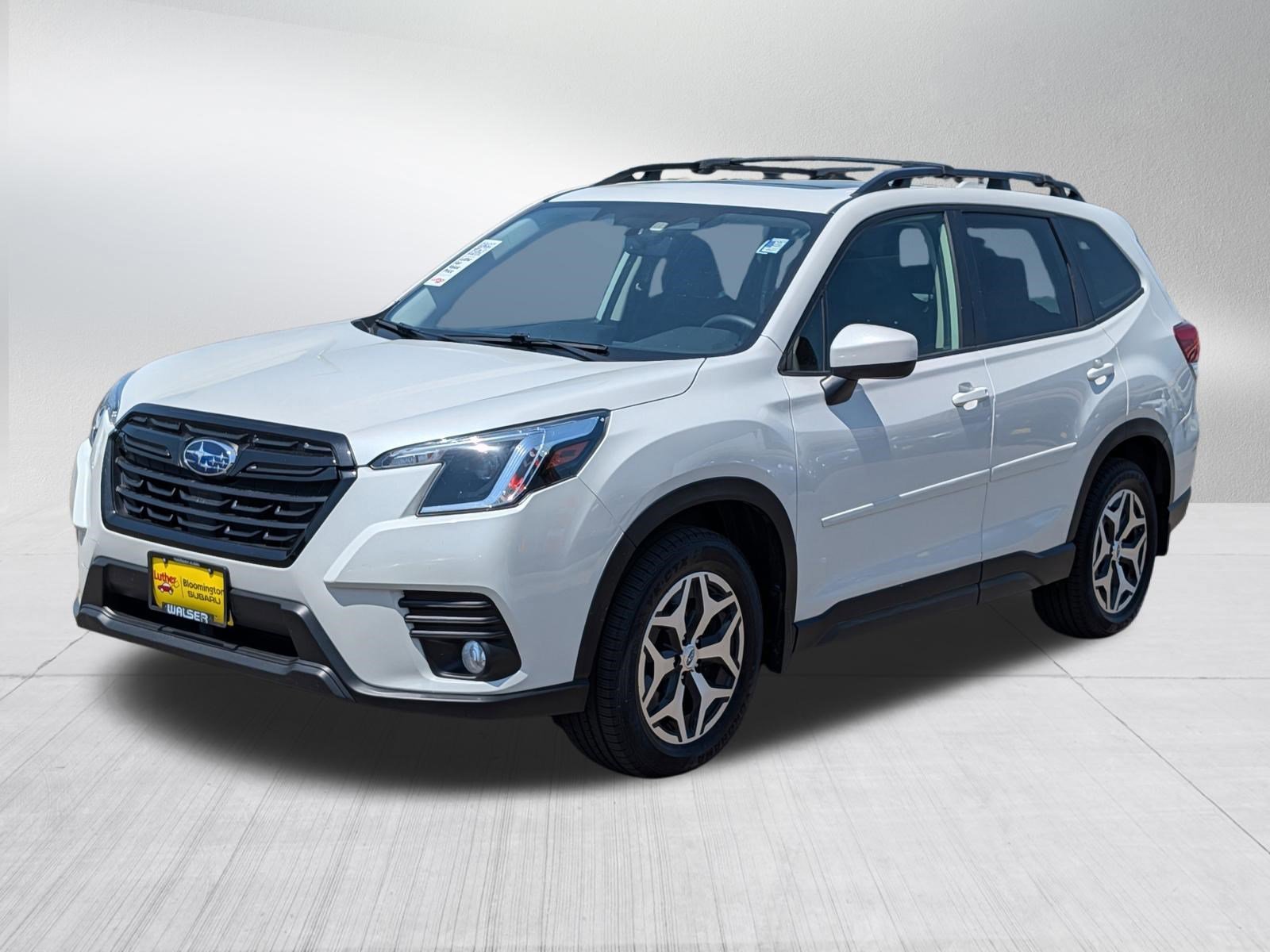 Used 2022 Crystal White Pearl Subaru Premium image 3