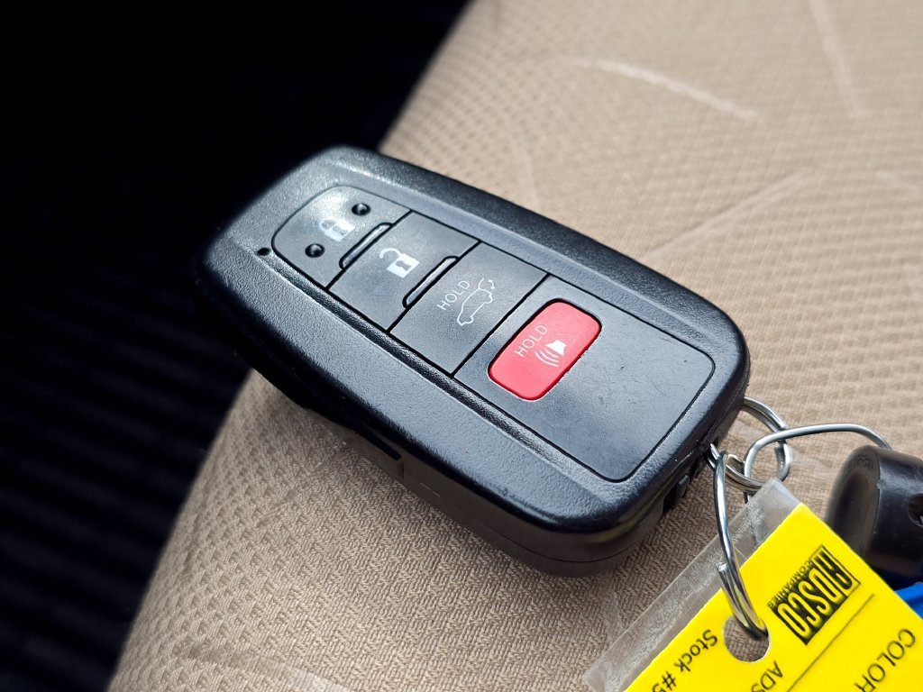 Certified Used 2025  Toyota XLE image 34
