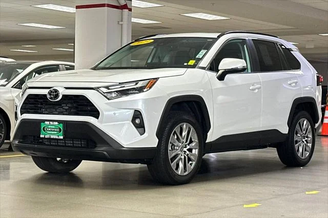 Certified Used 2023 WIND CHILL PEARL* Toyota  image 8