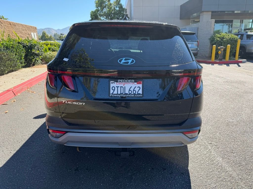 Used 2025 Black Hyundai SE image 4