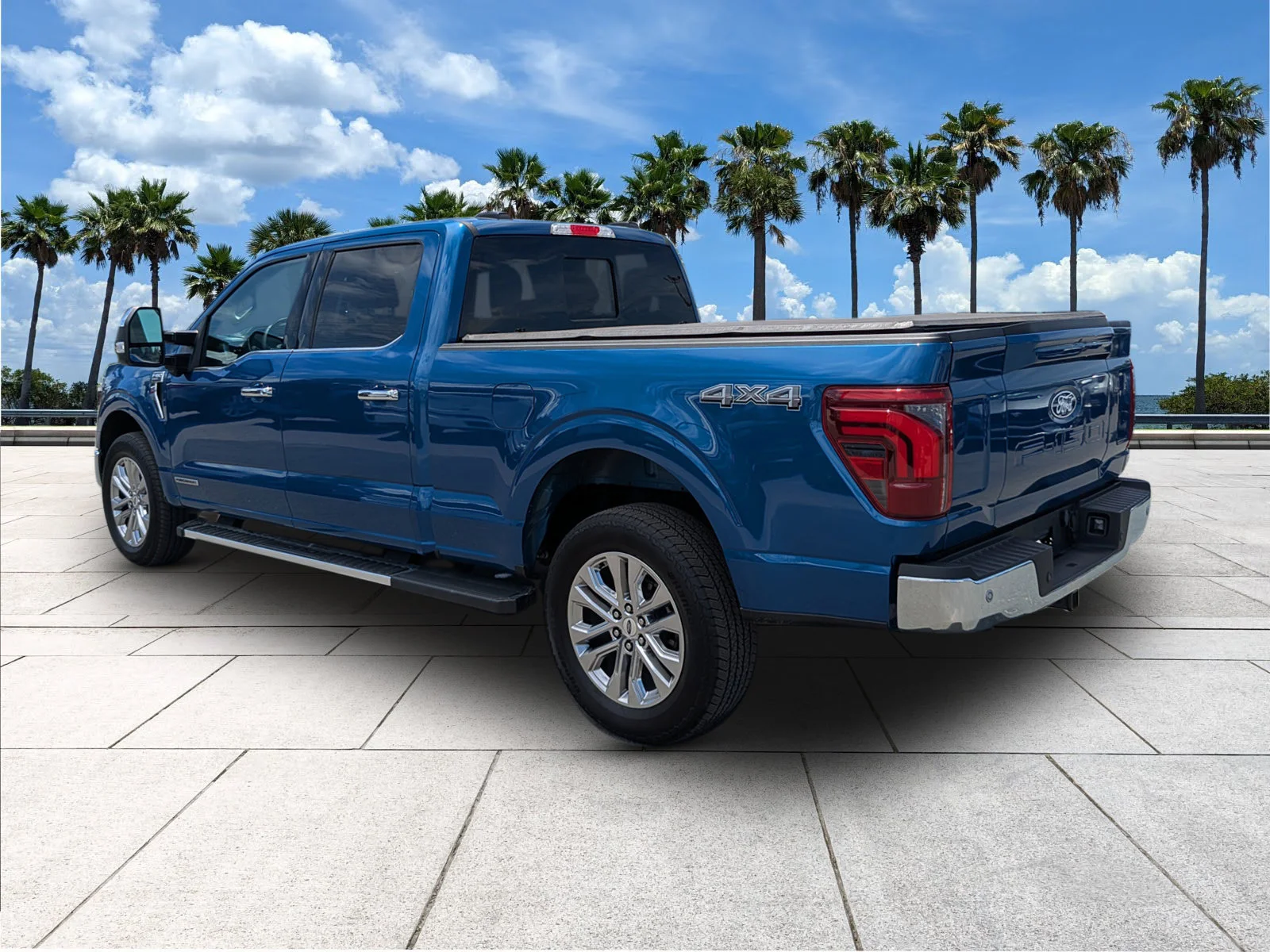 Used 2025 Atlas Blue Metallic Ford LARIAT image 4