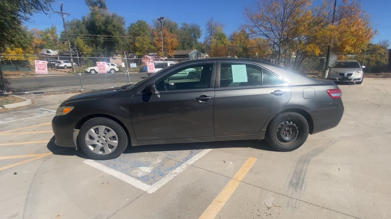 2011 Toyota Camry LE photo 4