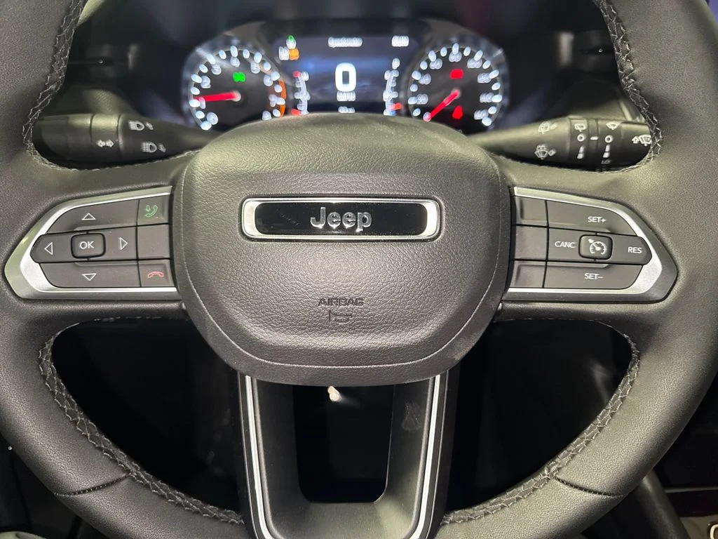 New 2026 Hydro Blue Pearl-Coat Exterior Paint Jeep Latitude Altitude image 21