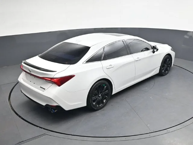 Used 2019 Pearl Toyota Touring image 25
