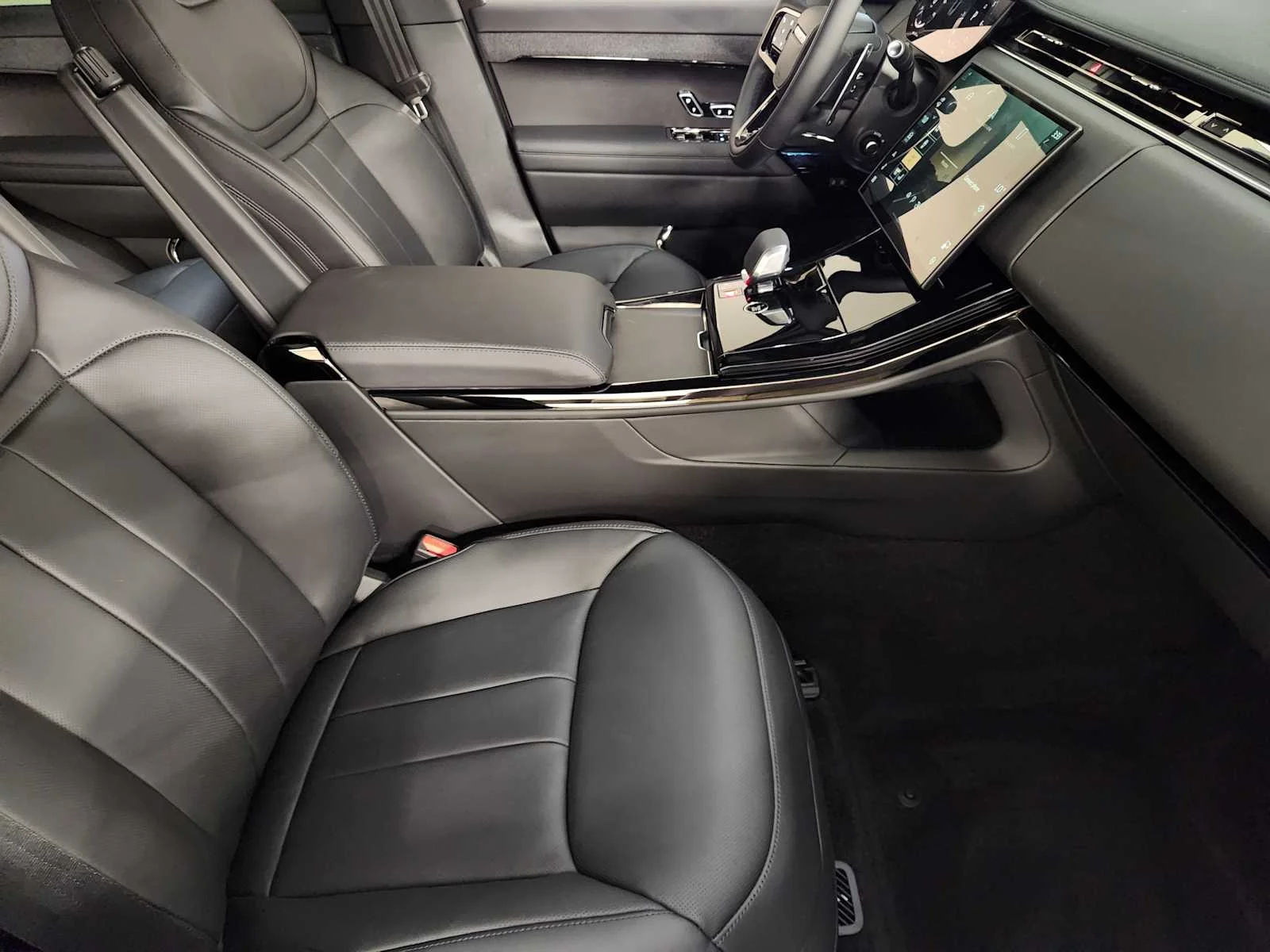 New 2026 Fuji White Land Rover Dynamic SE - P400 image 5
