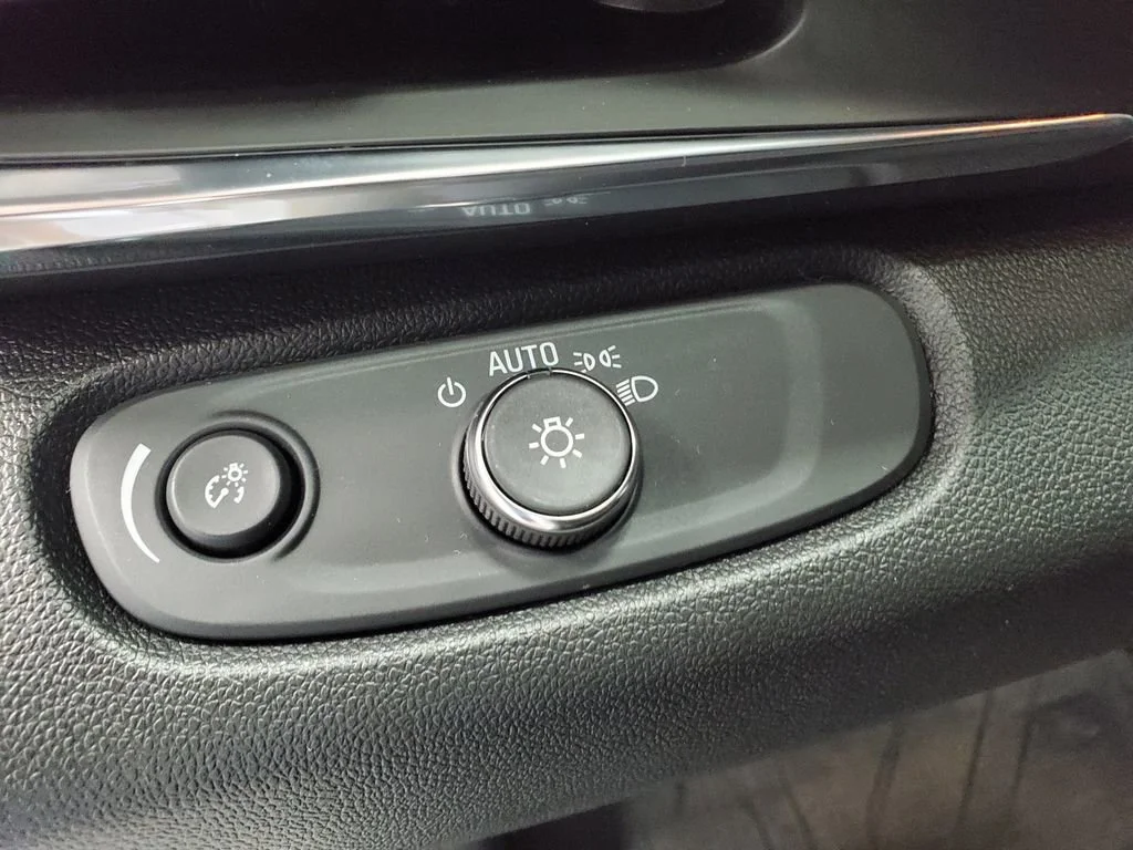 Used 2024 Summit White Buick Preferred image 12