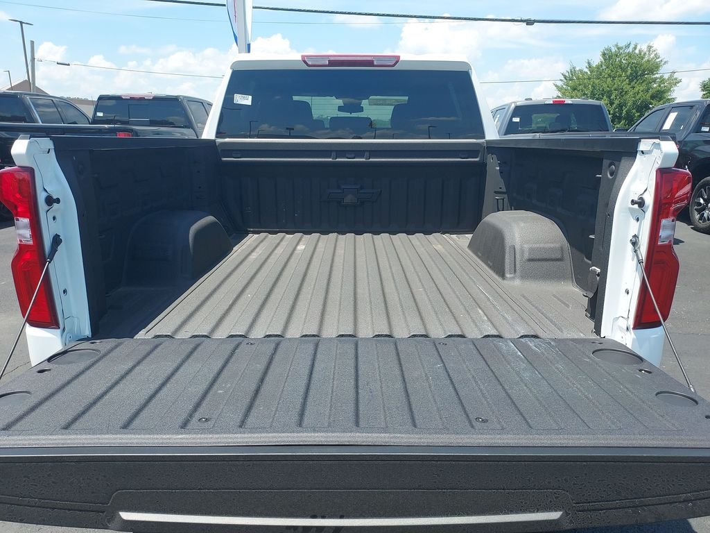 Used 2025 White Chevrolet RST image 14