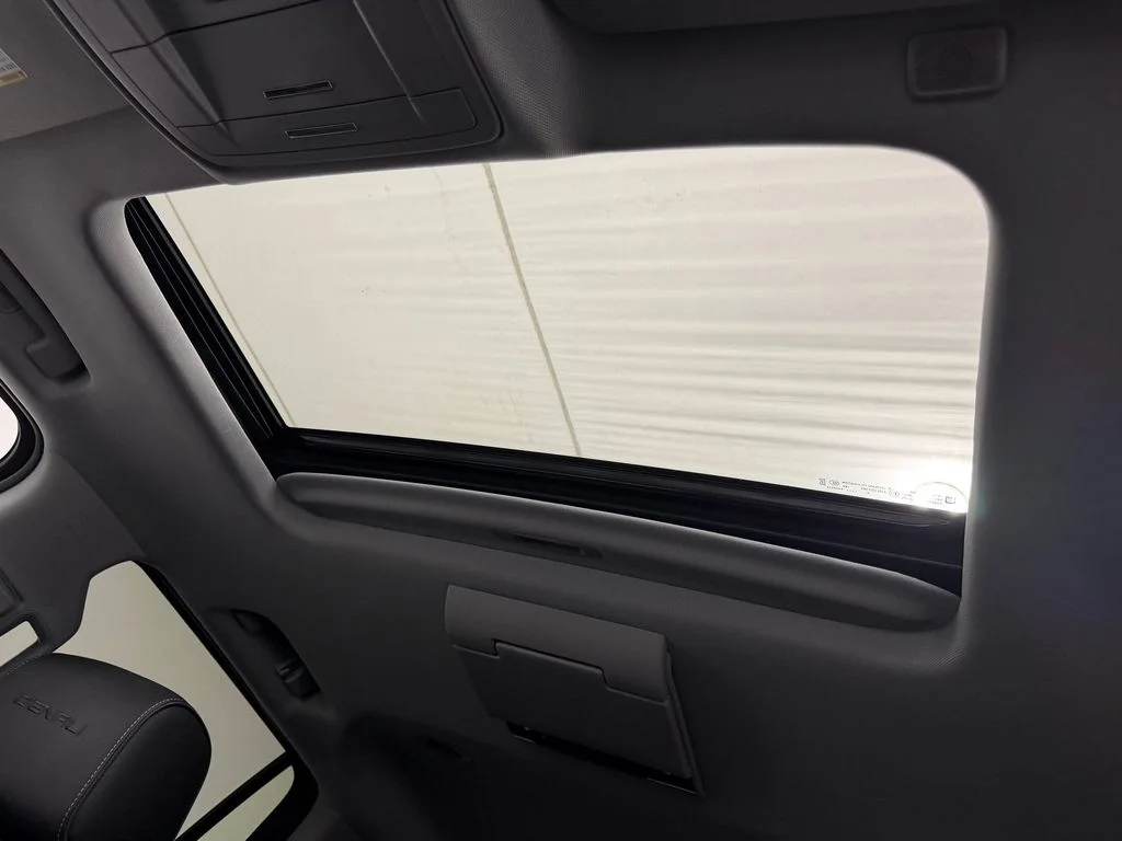 Used 2019 White Frost Tricoat GMC Denali image 25