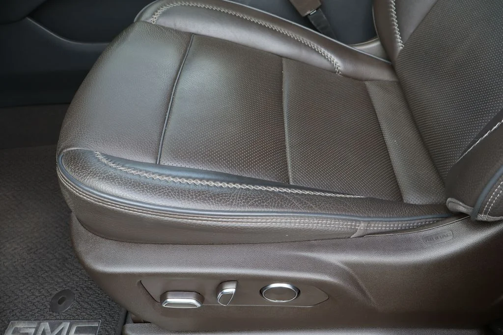 Used 2021 White GMC Denali image 23