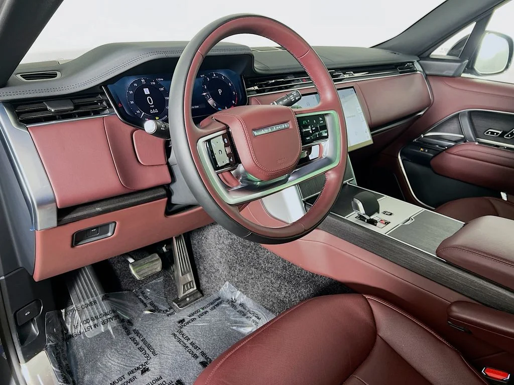 Used 2025 Carpathian Grey Prem Met Land Rover SE image 9