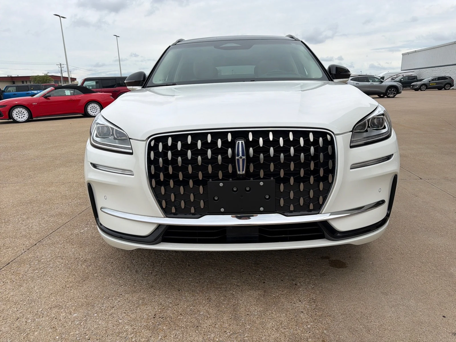 Used 2025 Pristine White Lincoln Grand Touring image 3