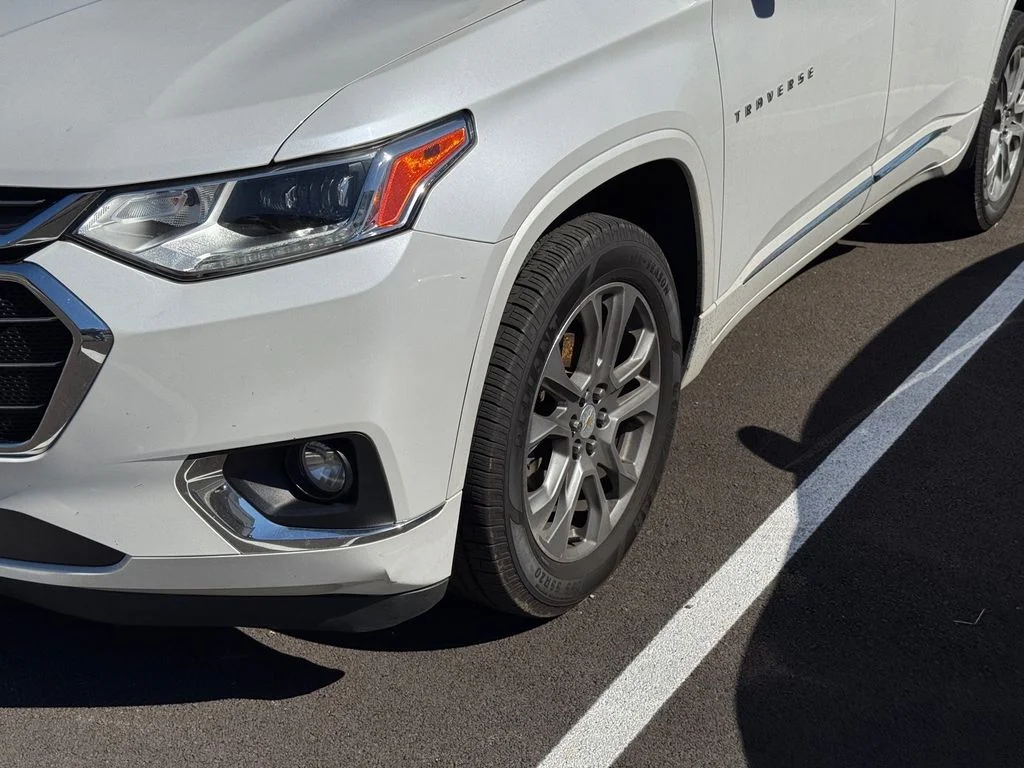 Used 2018 Beige Chevrolet Premier image 4